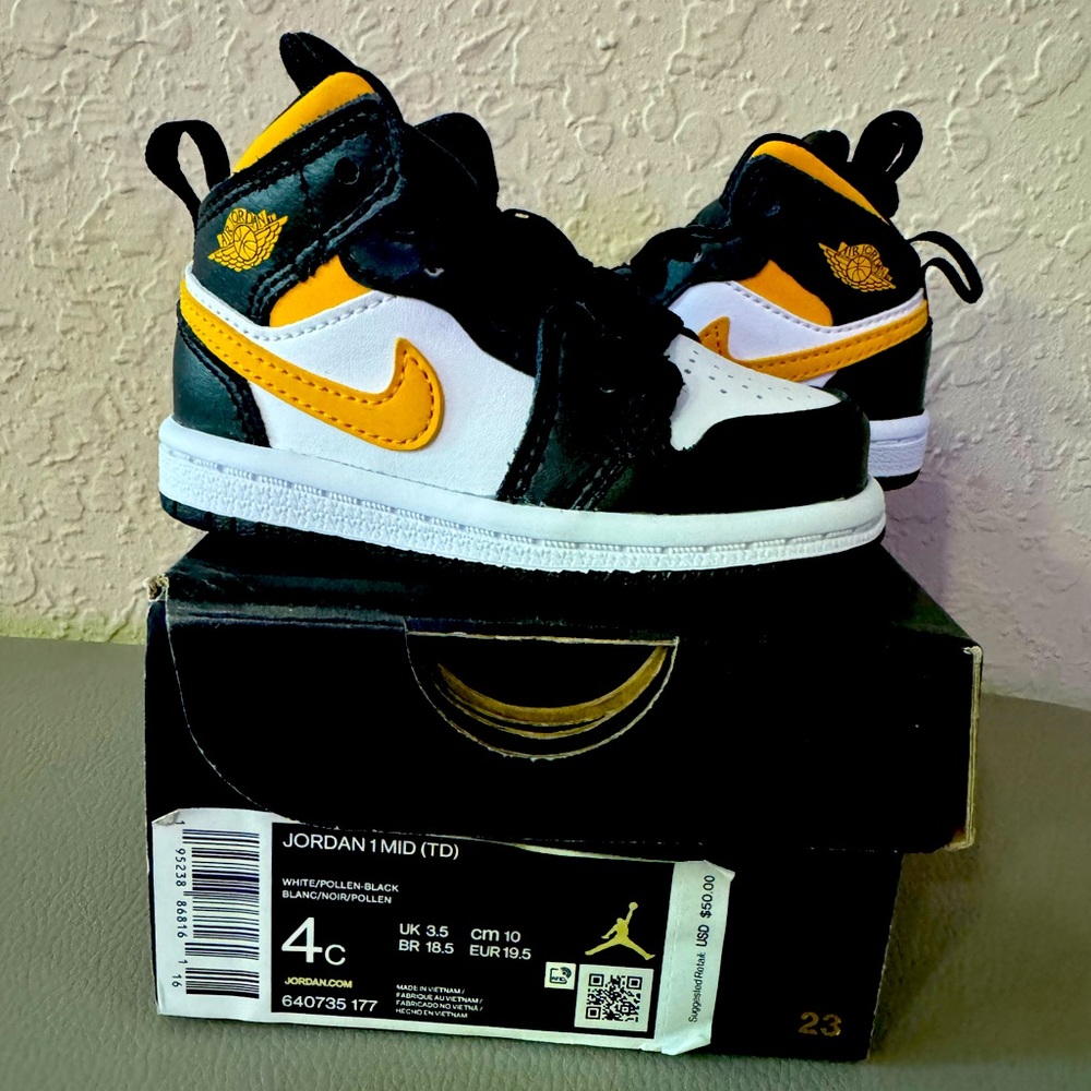 Nike Jordan 1Mid (TD) size 4c brand new